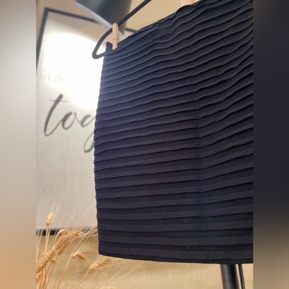 Black Tiered Crepe Mini Skirt - Picture 3 of 7